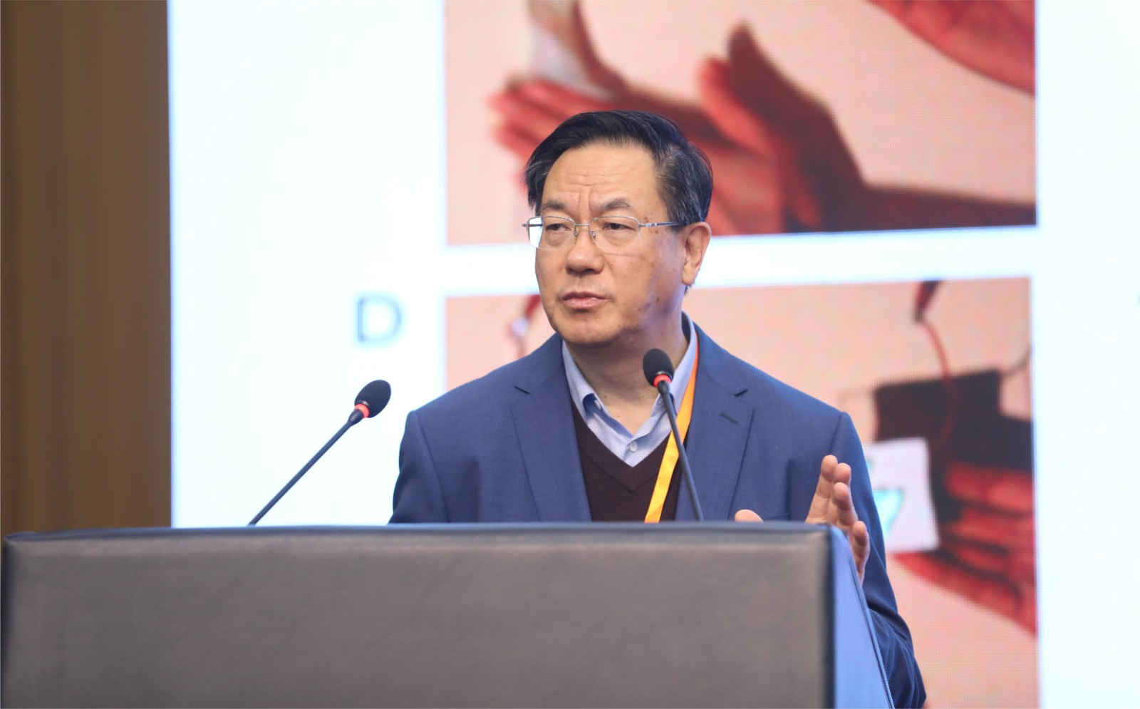 6中国科学院院士王中林教授作主题报告.JPG